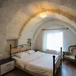 Hotel Whisper Cave House