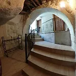 Whisper Cave House 3*