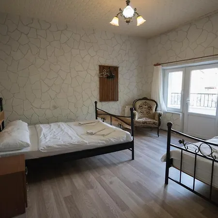 Whisper Cave House 3*