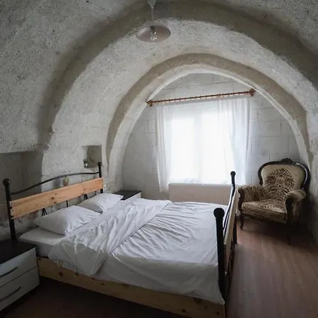 Whisper Cave House Hotell 3*