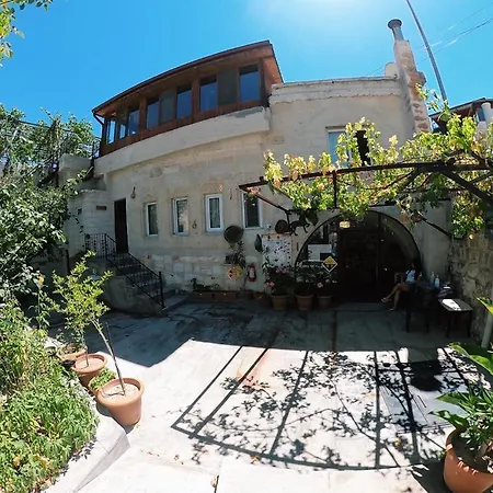Whisper Cave House Hotell