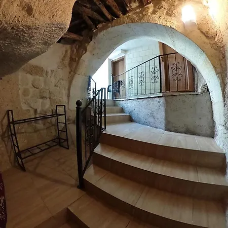 Whisper Cave House 3*