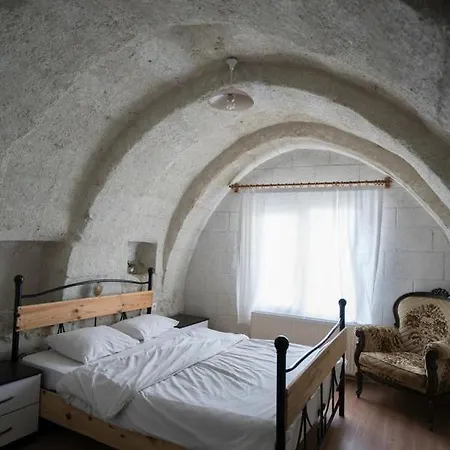 Whisper Cave House Hotell 3*