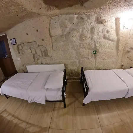 Whisper Cave House Hotell 3*