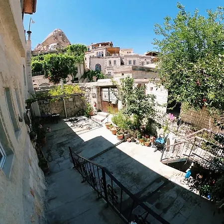 Whisper Cave House 3*