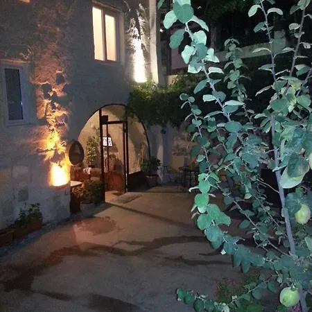 Hotell Whisper Cave House 3*