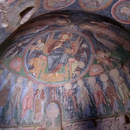 Hotell Whisper Cave House 3*