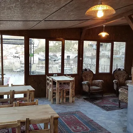 Whisper Cave House Hotell 3*