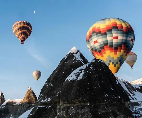 Hotell Whisper Cave House 3*