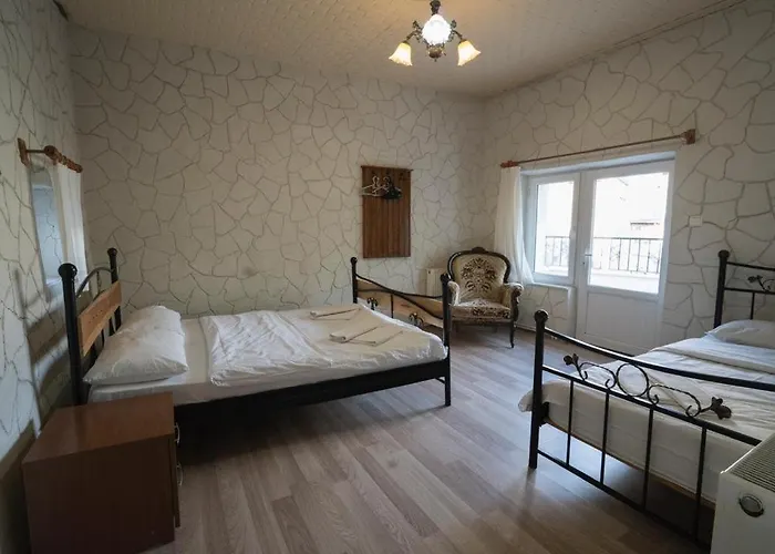 Whisper Cave House 3*