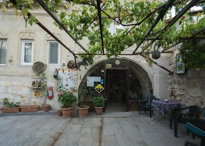 Whisper Cave House Hotell 3*