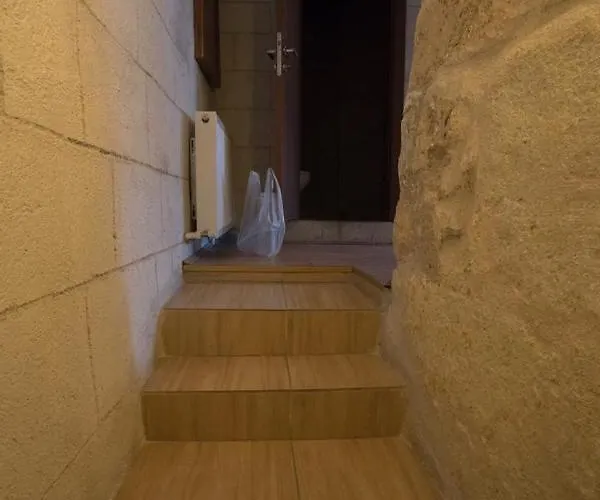 Hotell Whisper Cave House 3*