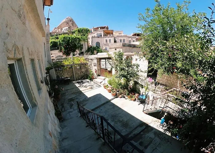 Whisper Cave House 3*