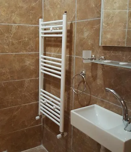 Hotell Whisper Cave House 3*