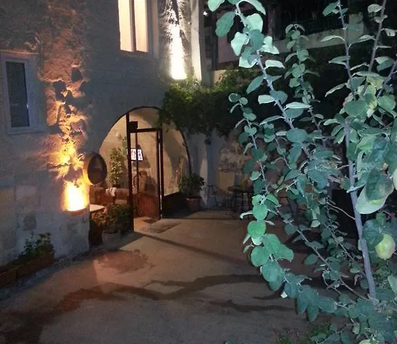 Hotell Whisper Cave House 3*