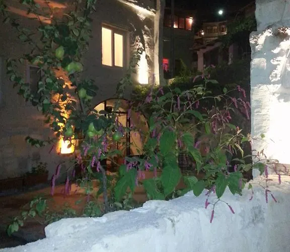 Whisper Cave House 3*