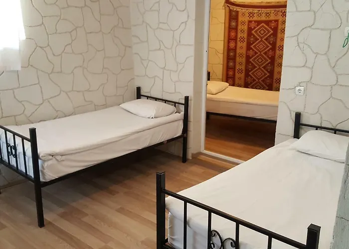 Whisper Cave House 3*