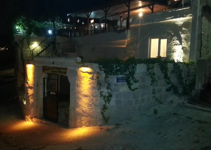 Hotell Whisper Cave House 3*