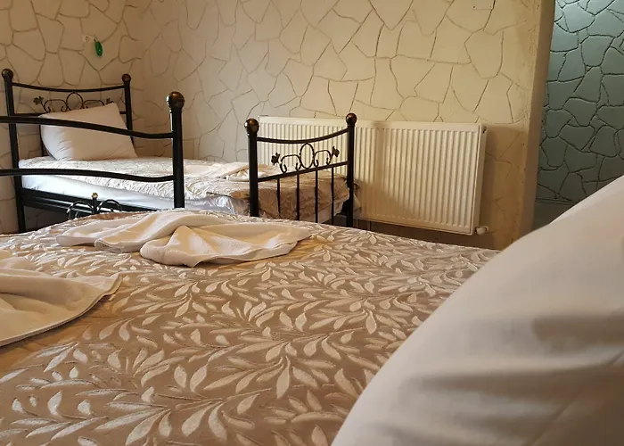 Whisper Cave House 3*